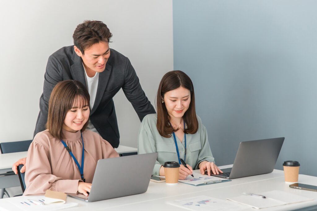 人を成長させる任せ方と放置は何が違うのか